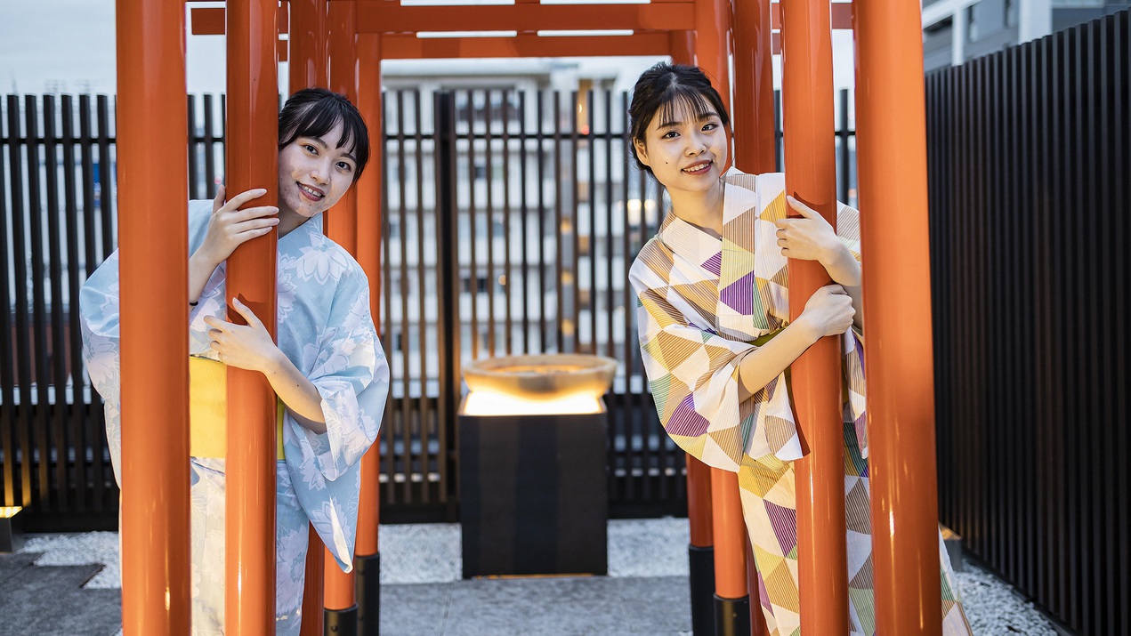 屋上鳥居で映える写真を撮って、SNSにアップしましょう！