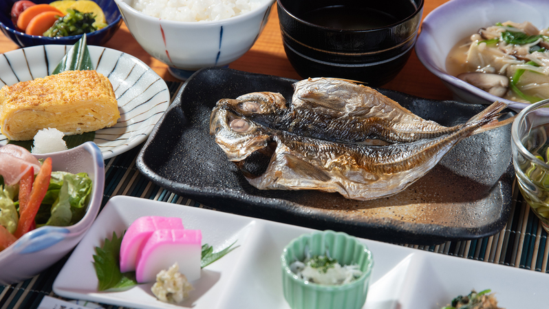 *【朝食】富山県産のコシヒカリはふっくらと。ご飯に合うおかずでお腹いっぱいお召し上がりください。