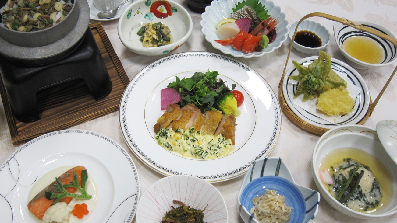 *夕食一例／ブランド鶏「伊達鶏」と春の芽吹きを感じる創作料理の数々