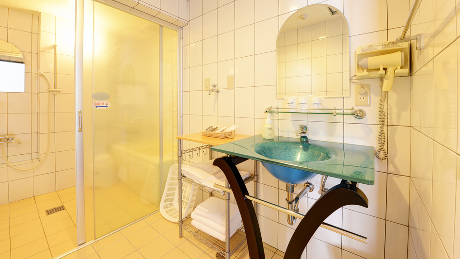 *【客室】（2LDK）バス・トイレ別の広めな作り！独立洗面台、何かと便利です！