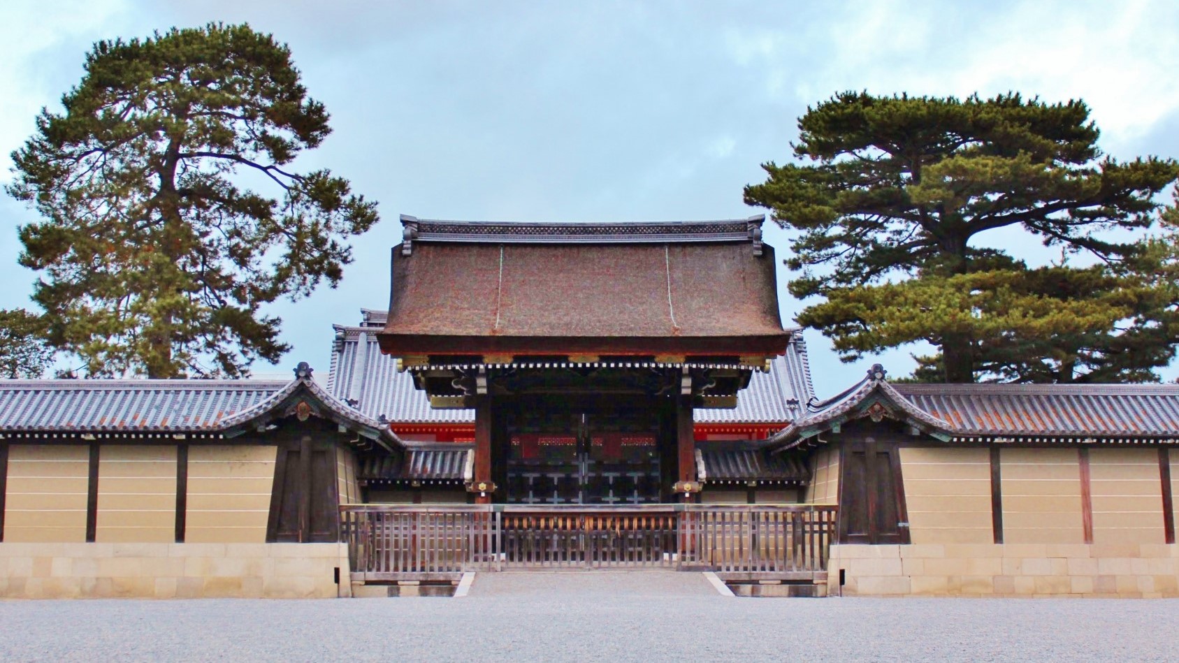 京都御所平安時代から千年以上にわたり天皇がお住まいになり政事が執られた京都御所。