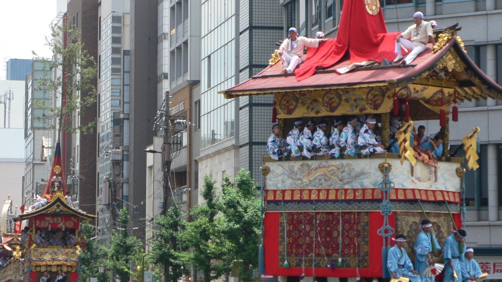 祇園祭山鉾の向きを変える「辻回し」は山鉾巡行の一番の見せ場。