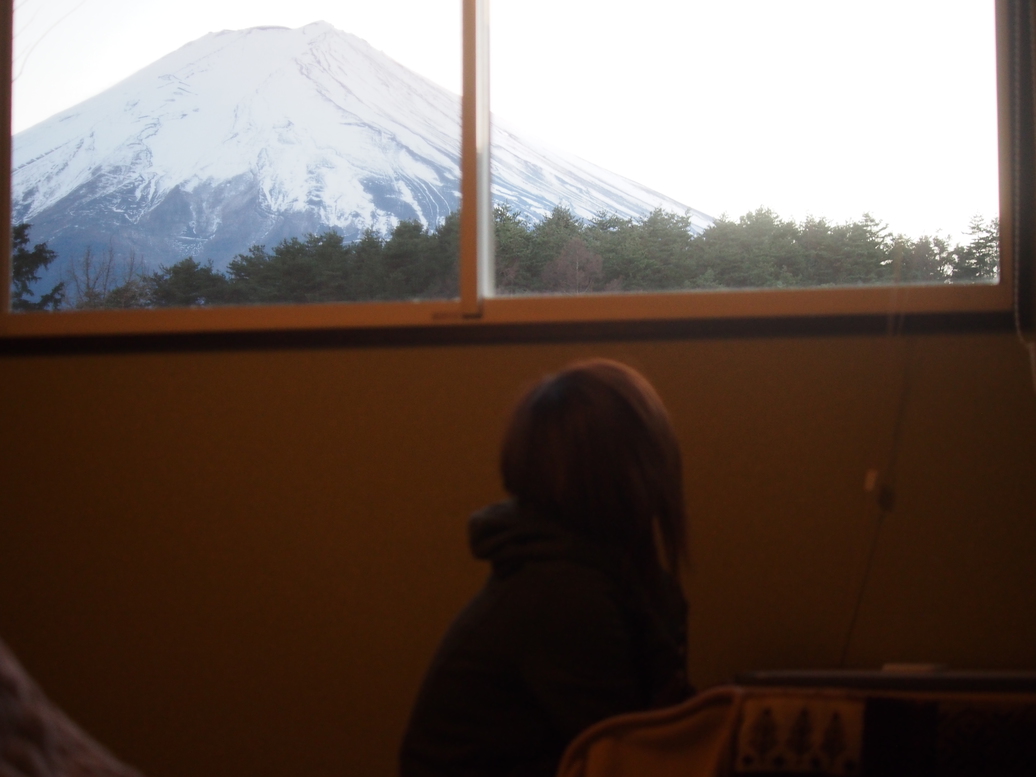 見上げればそこには偉大な富士山が