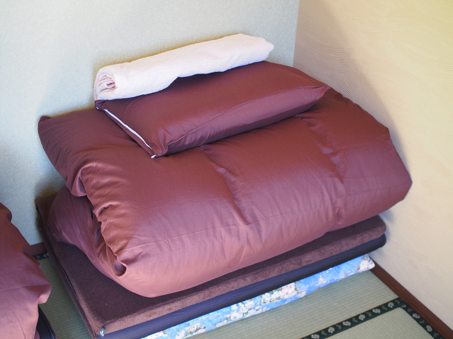 こだわりの寝具！羽毛布団に低反発マットレスそしてジェル枕で心地いい睡眠を