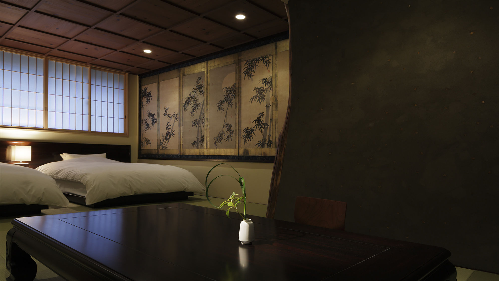 虎ノ尾（とらのお）／竹の屏風絵が配された眺望の良い落ち着きある和室。