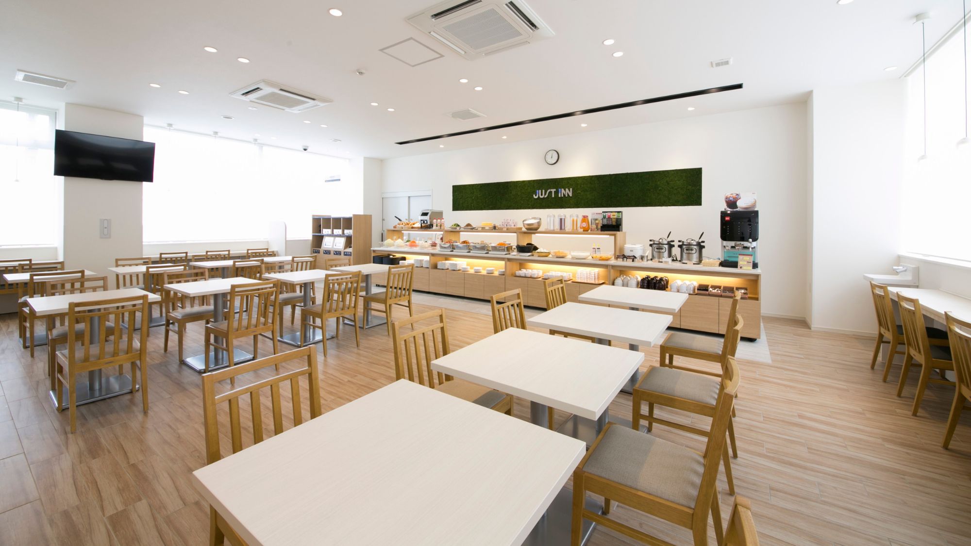 朝食会場｜やわらなか朝日を浴びながら朝食をお楽しみください