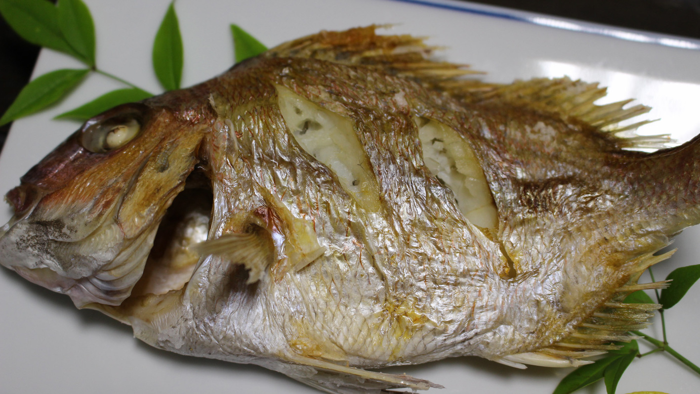 *【夕食一例】素材は基本天然のものを。身がほくほくの焼き魚。