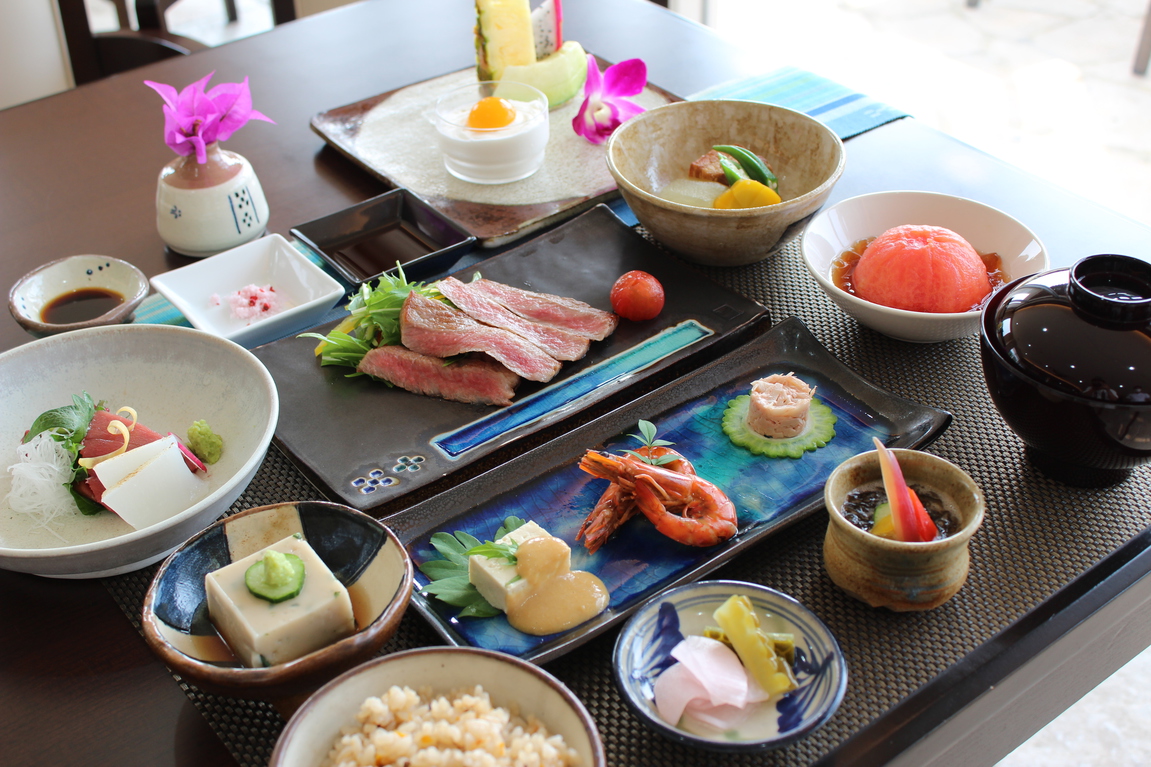 料理長特選琉球会席〜 石垣島の旬の食彩を五感でお楽しみください 〜