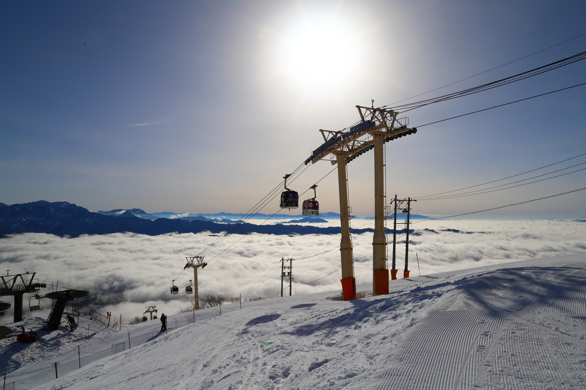 【3月】雲海に浮かぶ八方尾根スキー場