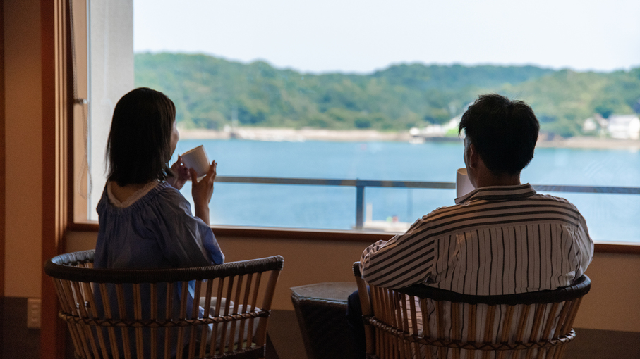 *【客室一例】みさき亭和洋室（禁煙）：海を眺めながら寛ぐ