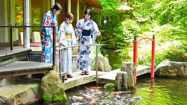 四季の彩りと移ろいを感じる庭園で心癒すひとときを