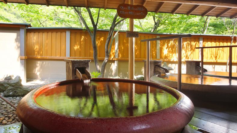 庭園露天風呂「赤陶器の湯」