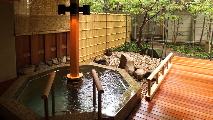 庭園露天風呂「立ちっぱなしの湯」