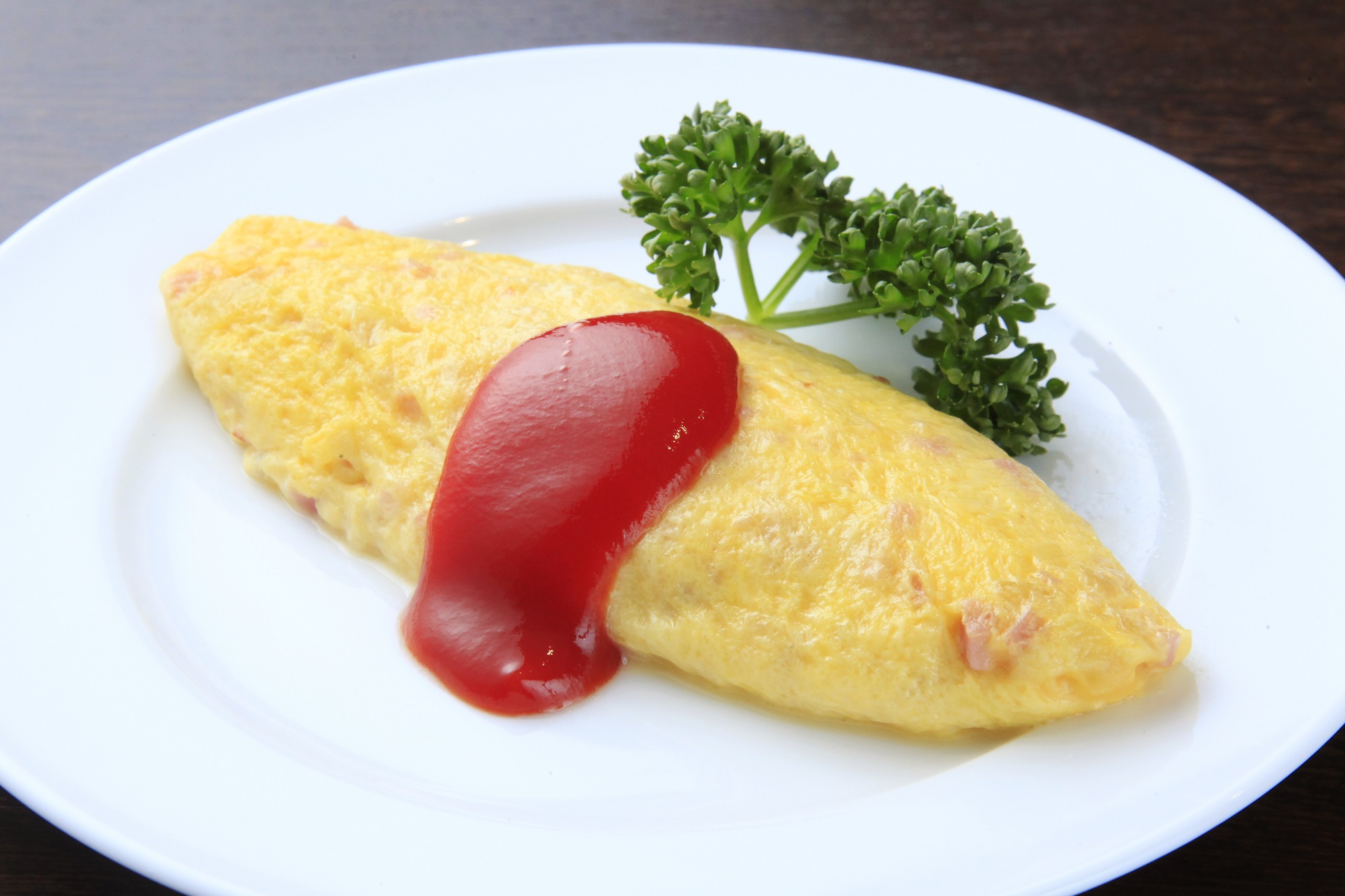 朝食バイキングシェフが目の前で作るオムレツ