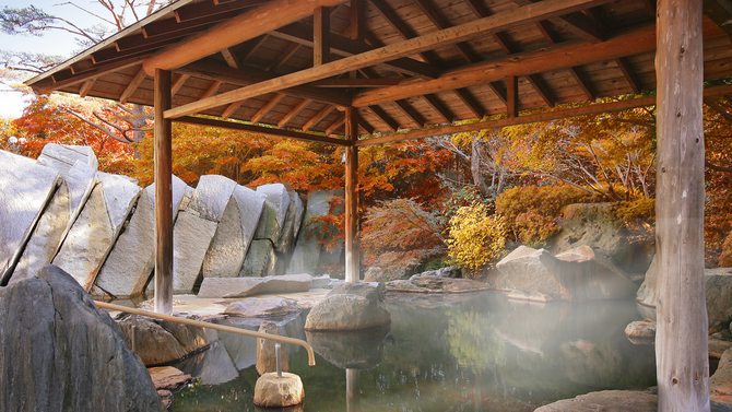 緑水亭ならでは！紅葉がきれいな露天風呂