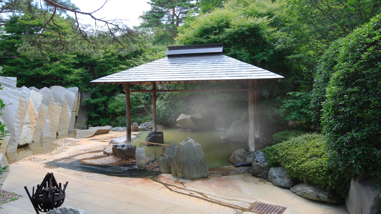 緑水亭ならでは！緑いっぱいの露天風呂