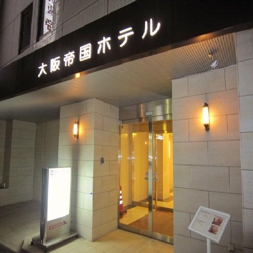 ホテル入り口（夜）