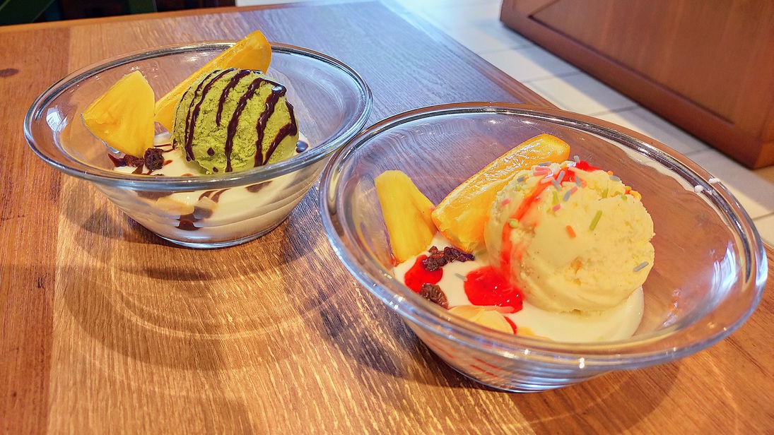 アイスクリームや新鮮なフルーツを使って自分だけのデザートが作れる！