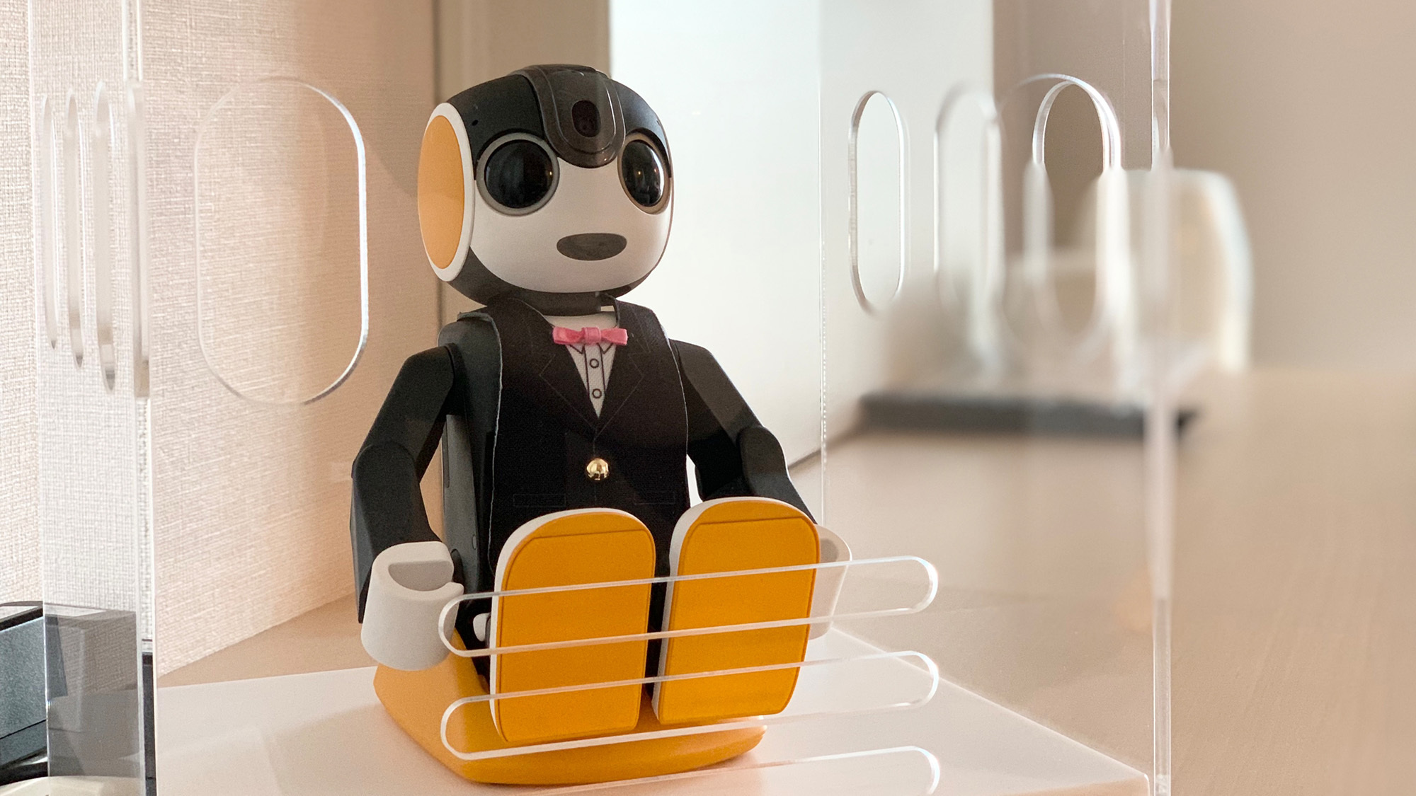 コミュニケーションロボット「ロボホン」