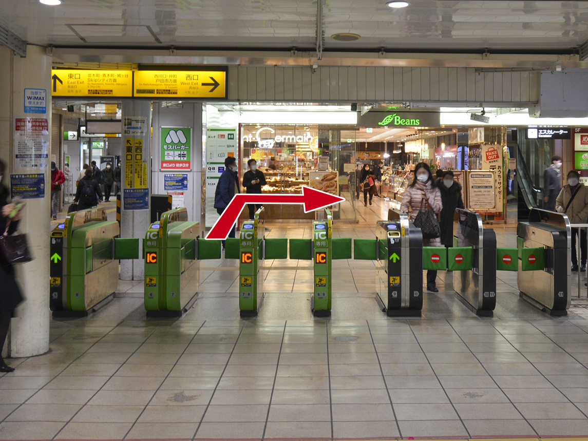 【道案内】①JR西川口駅の改札を出て右（西口方面）に進みます