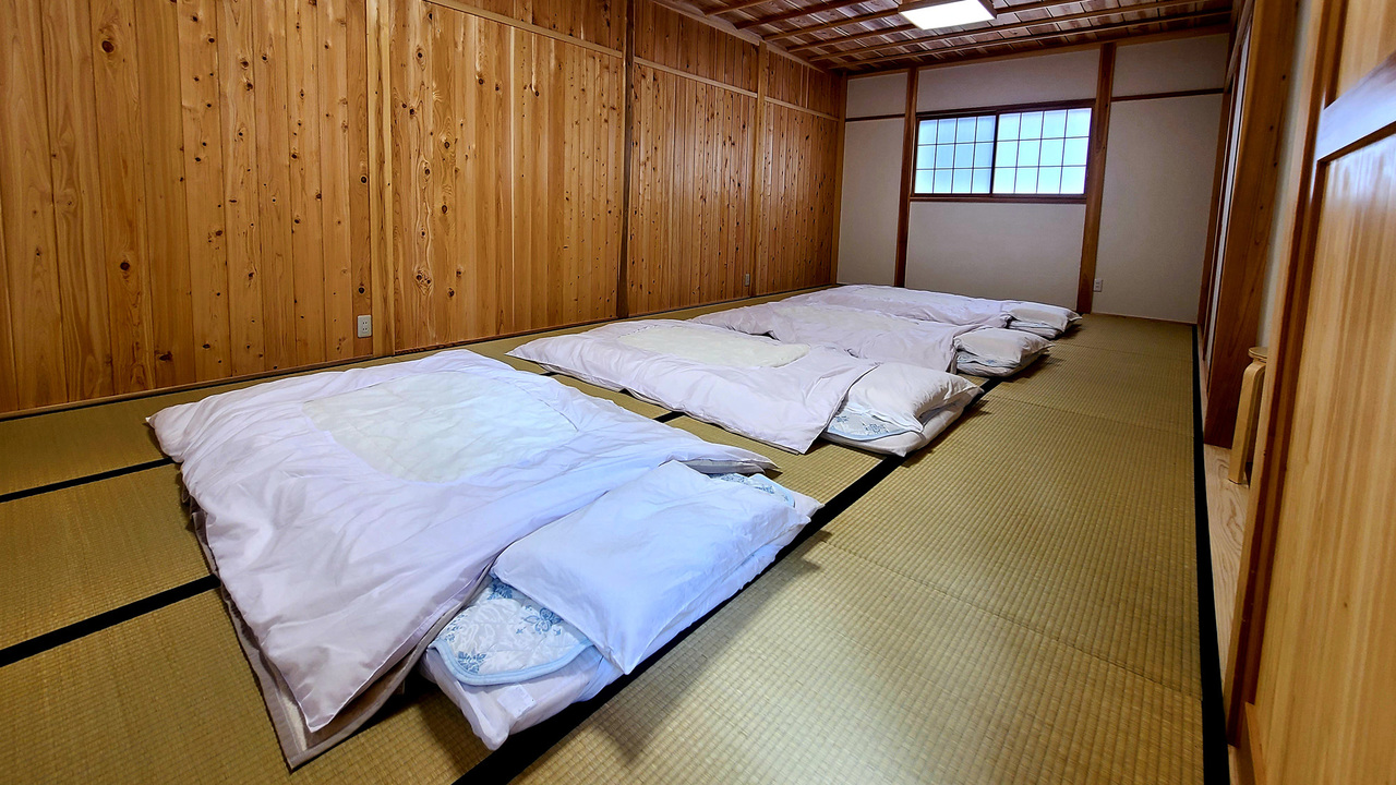 ＃【別邸】2階には和室が2部屋。4人並んで寝ても広々〜♪