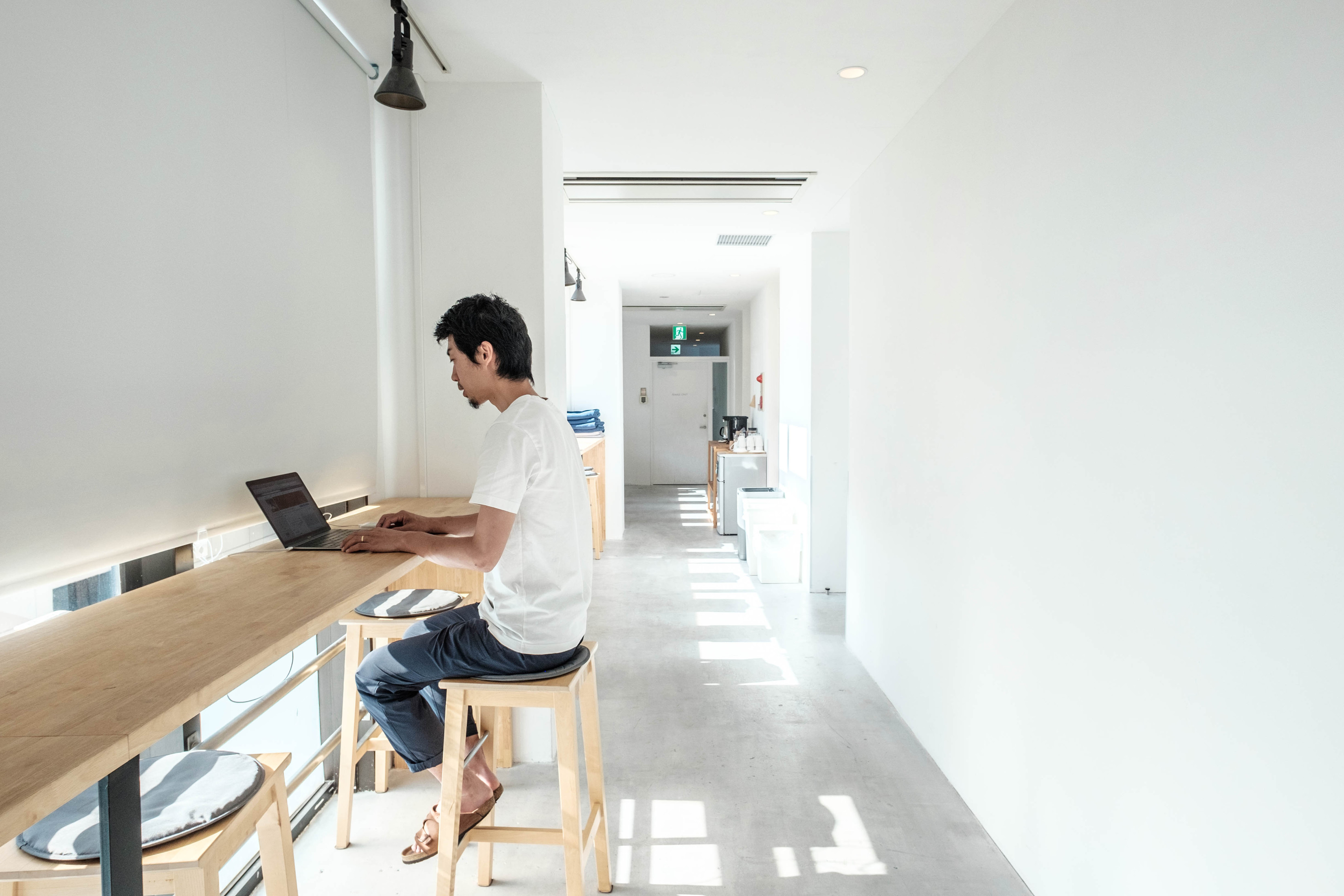静かなゲストハウスなので、お仕事にも最適です。