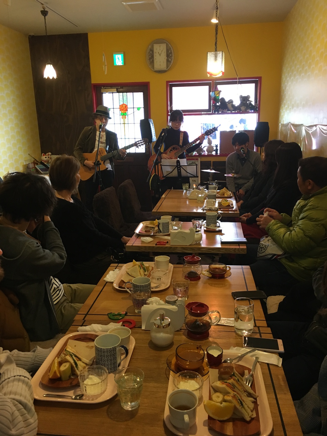 カフェでモーニングライブ