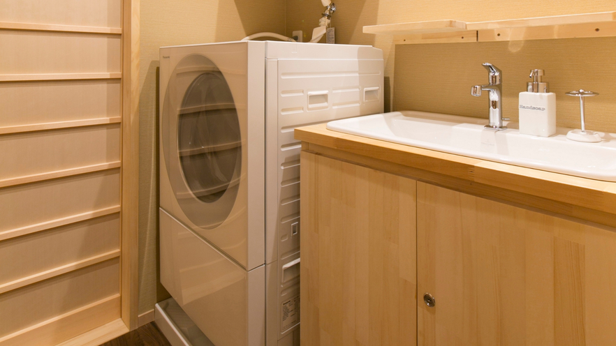 各お部屋共通1階洗面ルームと乾燥機付ドラム洗濯機