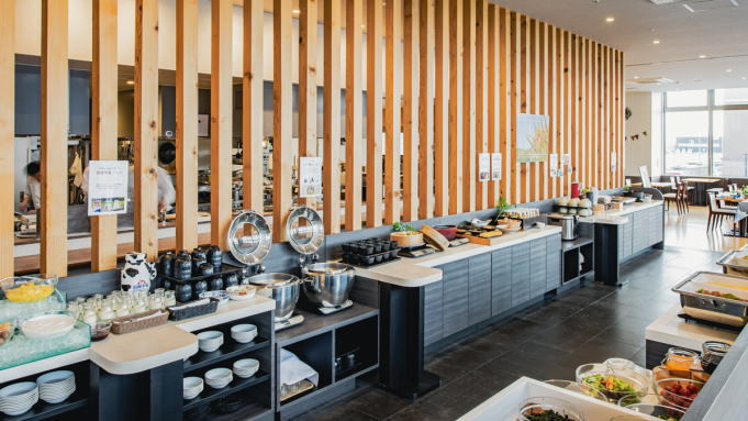 朝食営業／時間 5:45〜10:00(LO. 9:30)和洋バイキング