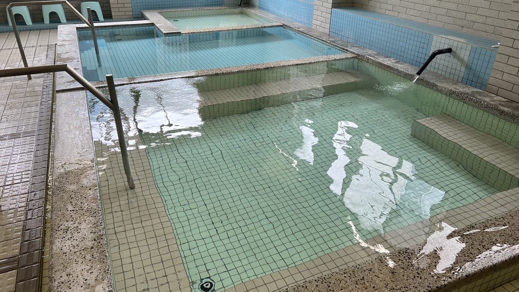 熊入温泉センターの入浴時間は、朝６時〜夜１０時までとなります。