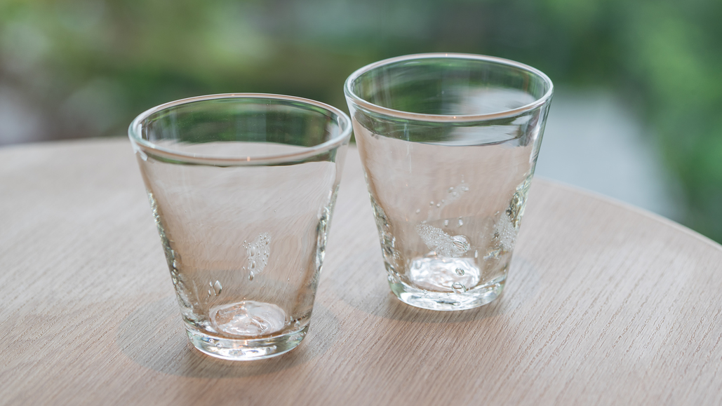 客室グラス｜琉球ガラスを使用しております。