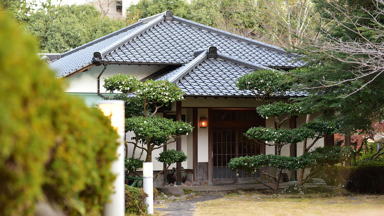 Beppu Hosenso Beppu Hosenso is conveniently located in the popular Beppu area. Offering a variety of facilities and services, the property provides all you need for a good nights sleep. Service-minded staff will w