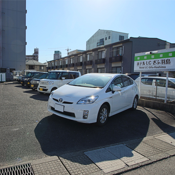 駐車場敷地内11台+提携駐車場