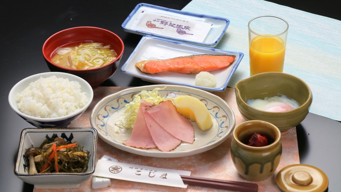 【食事】朝食一例。自家栽培のお米を使った身体にやさしい和朝食です。