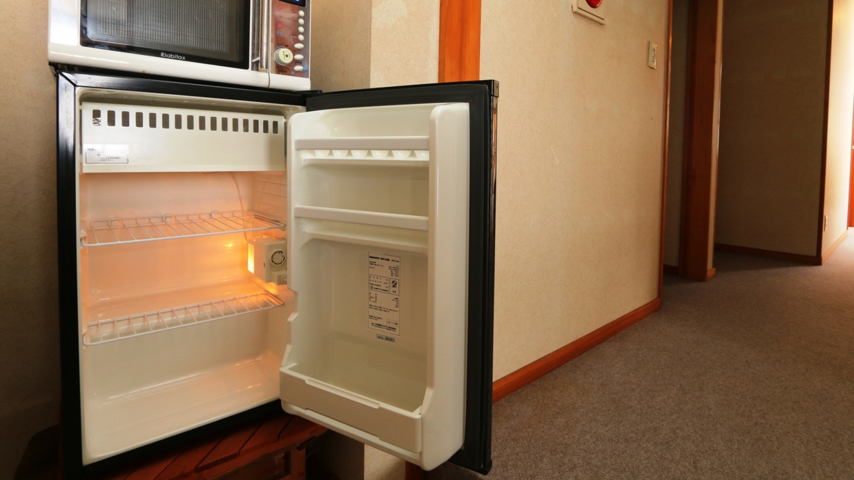 【館内】共用冷蔵庫。自由にご使用になれます。