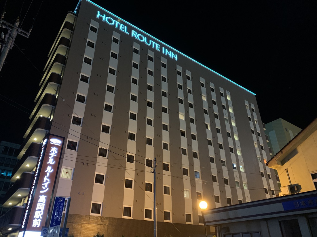 【ホテル外観】夜