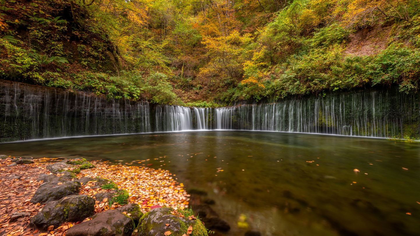 【白糸の滝】草津温泉からバスで約1時間の癒しスポット