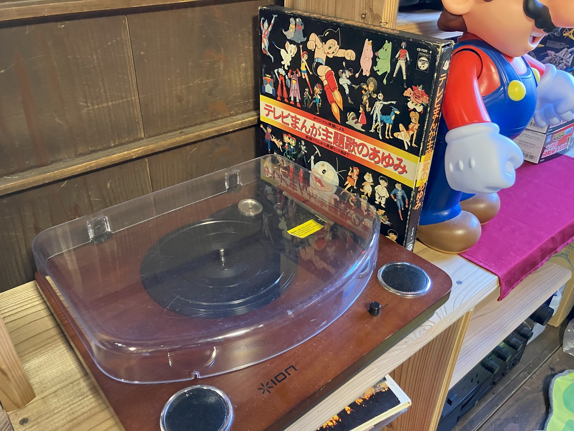 ・懐かしのレコードプレーヤーも♪