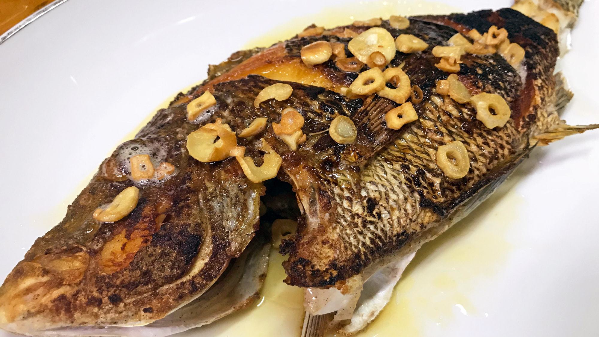 【手作り夕食一例】島の新鮮な魚：バター焼き季節によって提供に変動がございます。