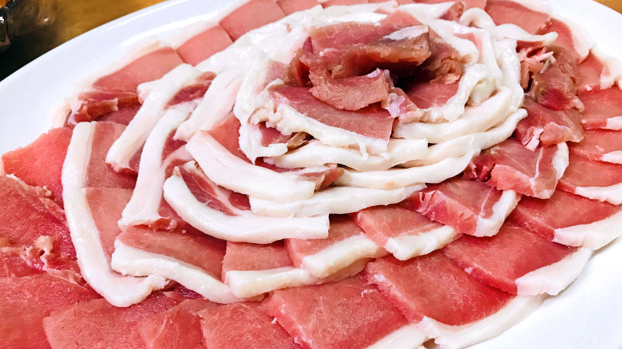 【手作り夕食一例】猪豚季節によって提供に変動がございます。
