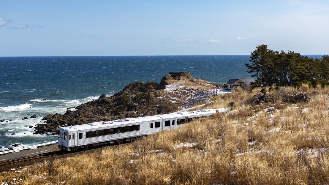 【TOHOKU EMOTION】八戸〜久慈間を走る、東北の食材と景色を楽しむレストラン列車です。 