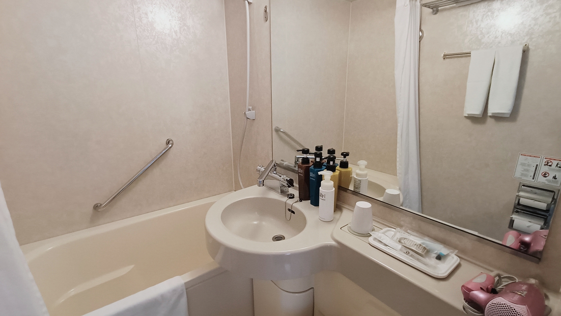 【客室ユニットバス】シャワーやバスアメニティ、ヘアドライヤー完備