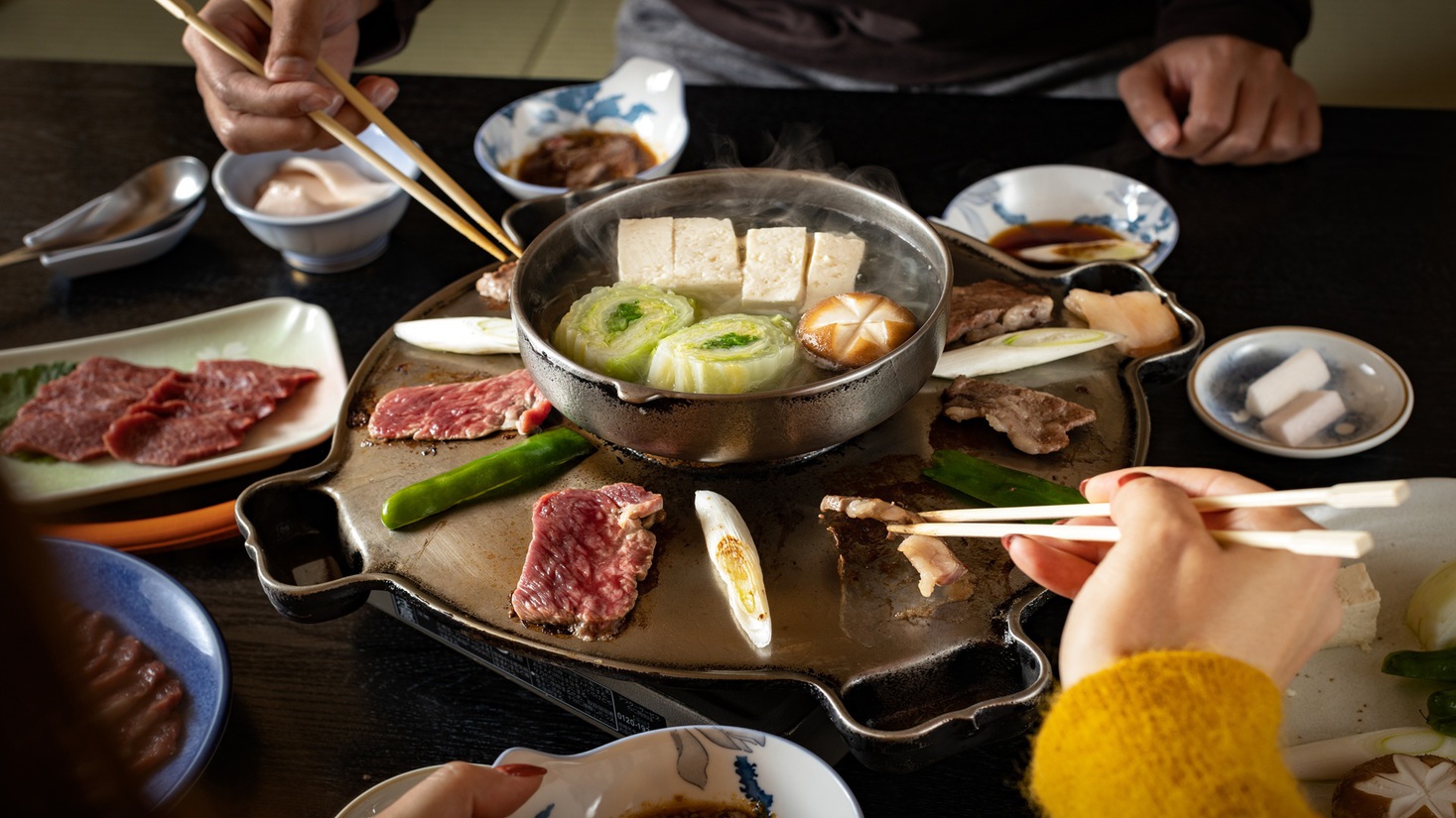 【馬肉料理】十和田やその周辺地域では、馬肉料理が古くから親しまれ馬刺しや馬肉の燻製などが楽しめます。