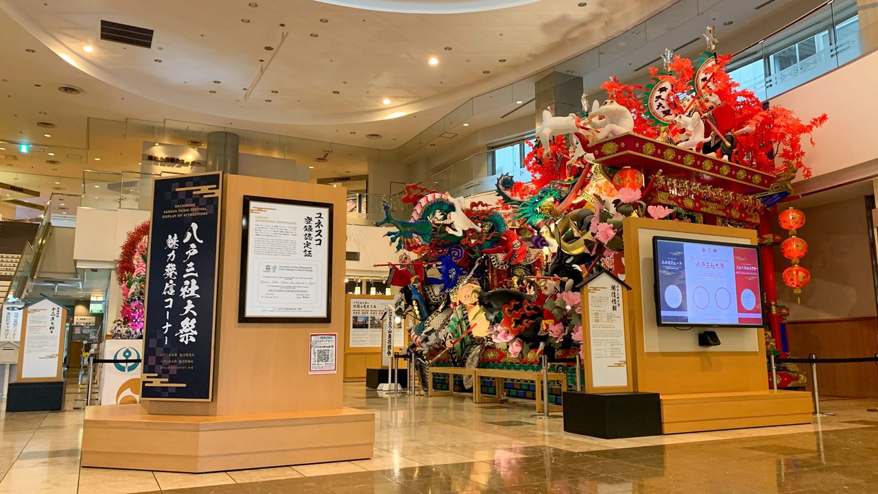 【ユートリー】八戸三社大祭の山車をメインホールに展示