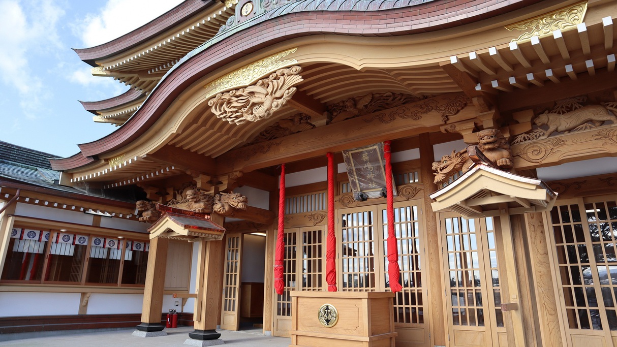 【蕪島】うみねこと菜の花が織りなす美しい景観が楽しめる天然記念物の繁殖地です。