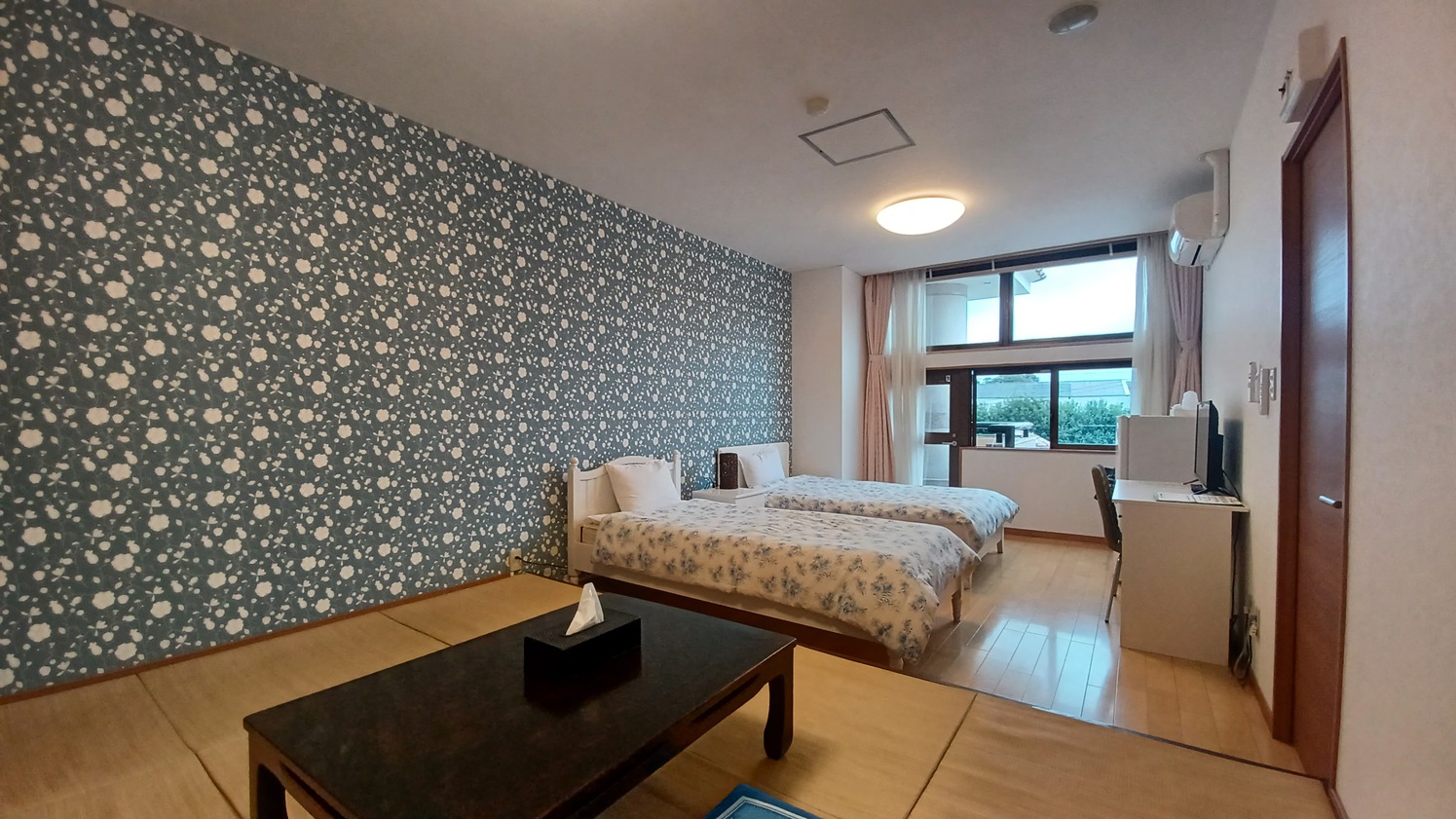 Aユニット（コンドミニアムタイプ）内のお部屋（和洋室４人）