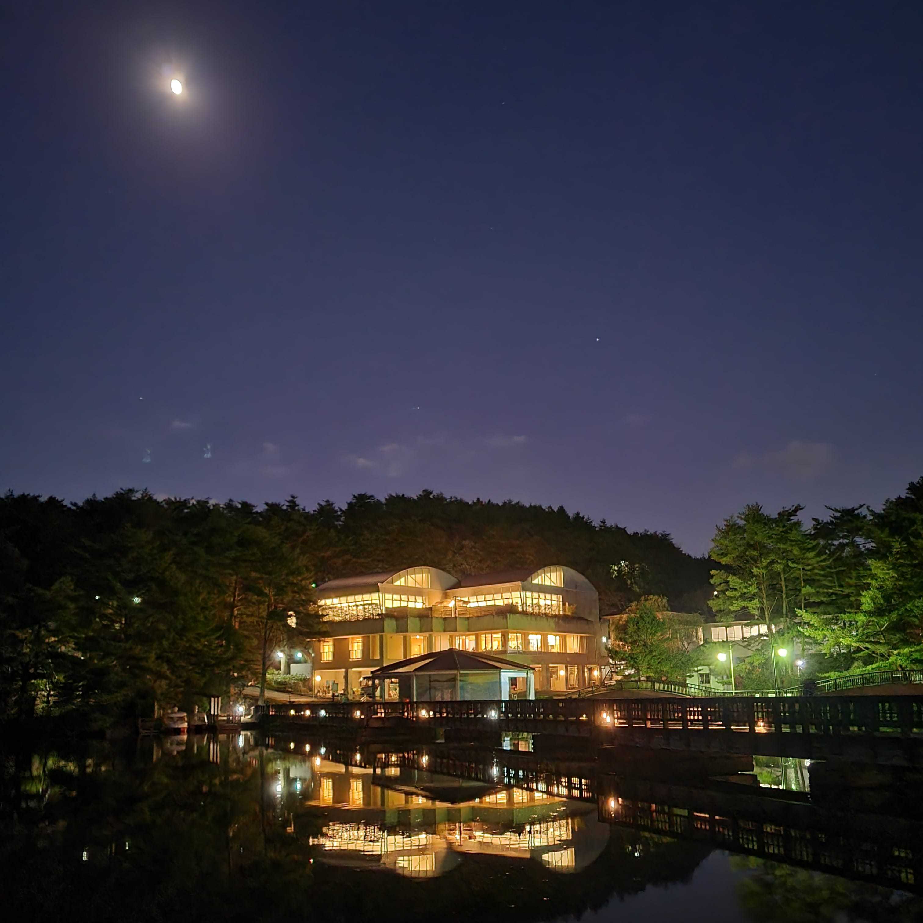 温泉施設（本館夜景）