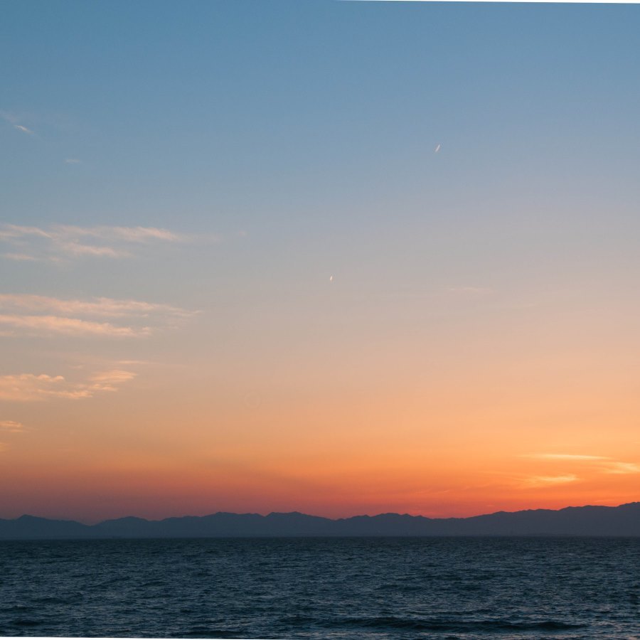 【当館からの眺め】広がる空模様と海景色