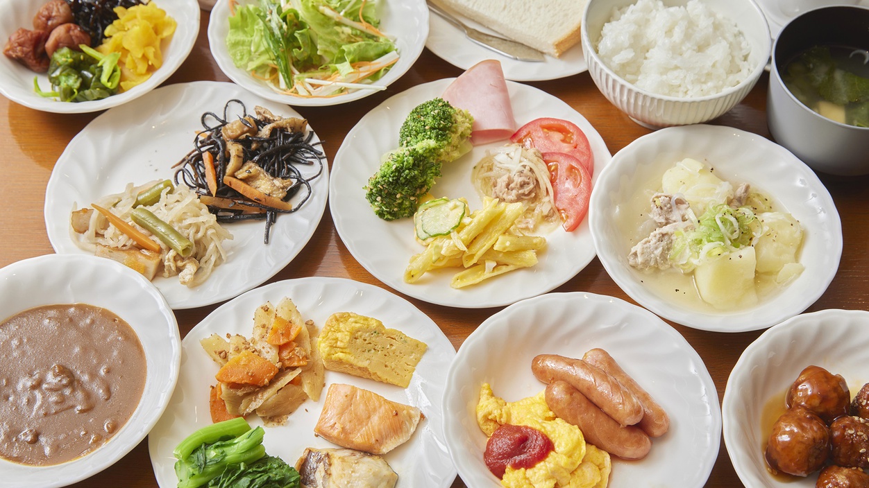 【27品目以上の和洋バイキング朝食】早朝のご出発でも遠方へお出掛けでも安心、平日は朝5:30〜ご提供