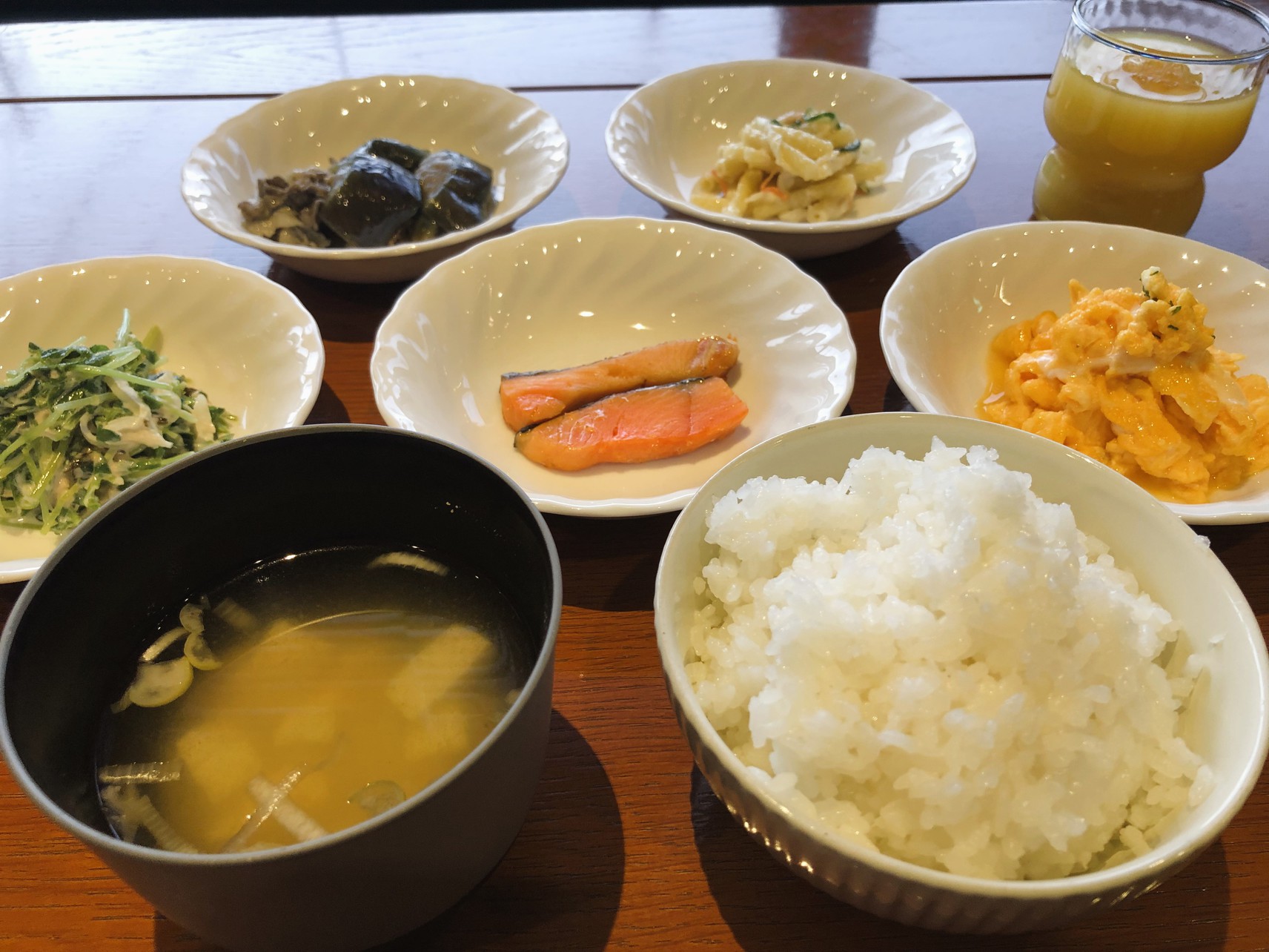 一日の始まりに、やさしい和の朝食を（和洋朝食バイキング一例）